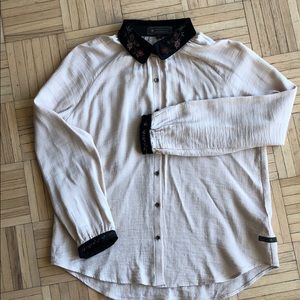 Vintage style cotton blouse with velvet collar